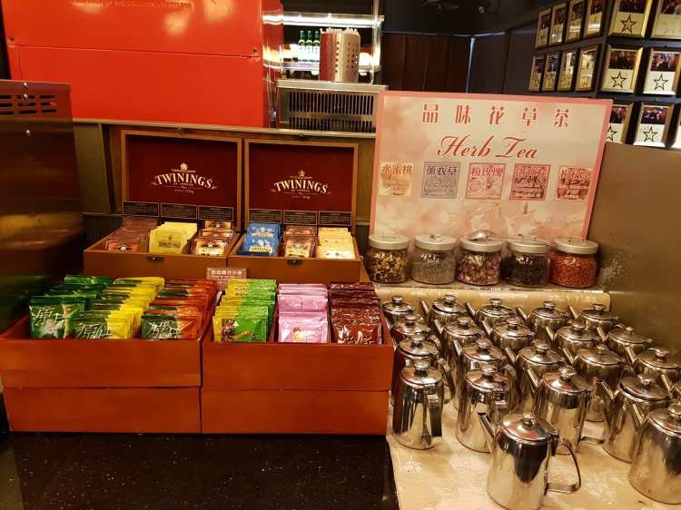 ハーブティー、紅茶、コーヒー